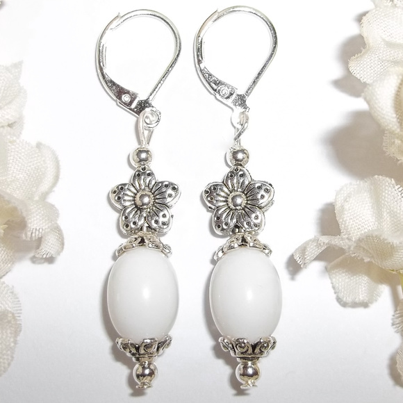 wvluckygirl Jewelry - Flower Earrings Set Dangle & Drop White NWT 4834